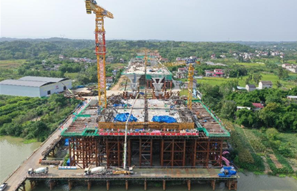 东西城市轴线沱江大桥项目再创新纪录！